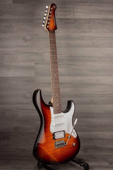 Yamaha Pacifica 212VFM